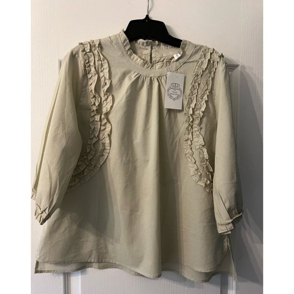 Light sage green ladies top. - Picture 1 of 7